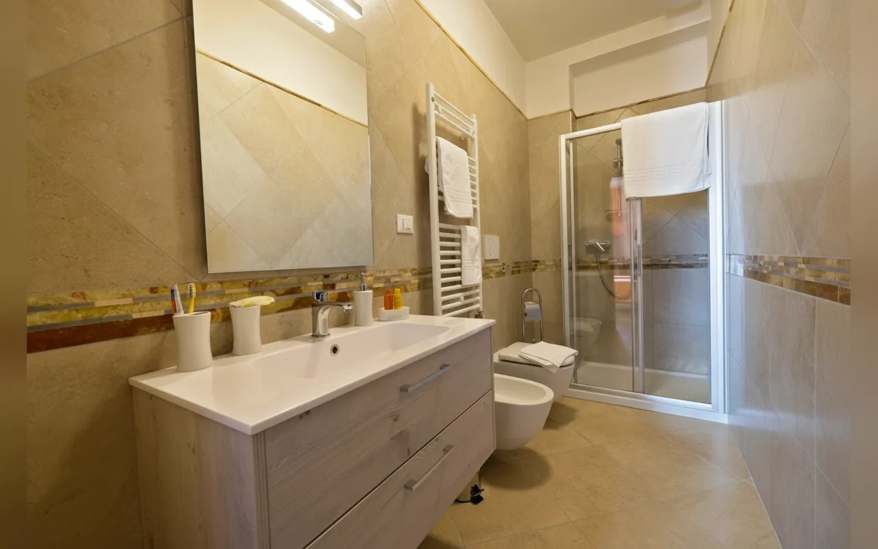 Camera con bagno privato — B&B Monte Castello, Villa Castelli (Puglia) (foto 39)