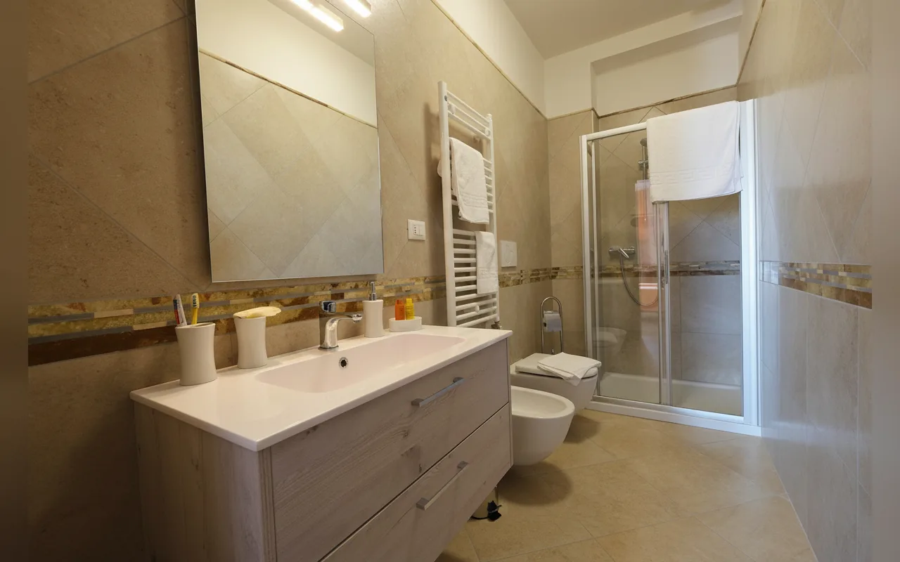 Camera con bagno privato — B&B Monte Castello, Villa Castelli (Puglia) (foto 40)